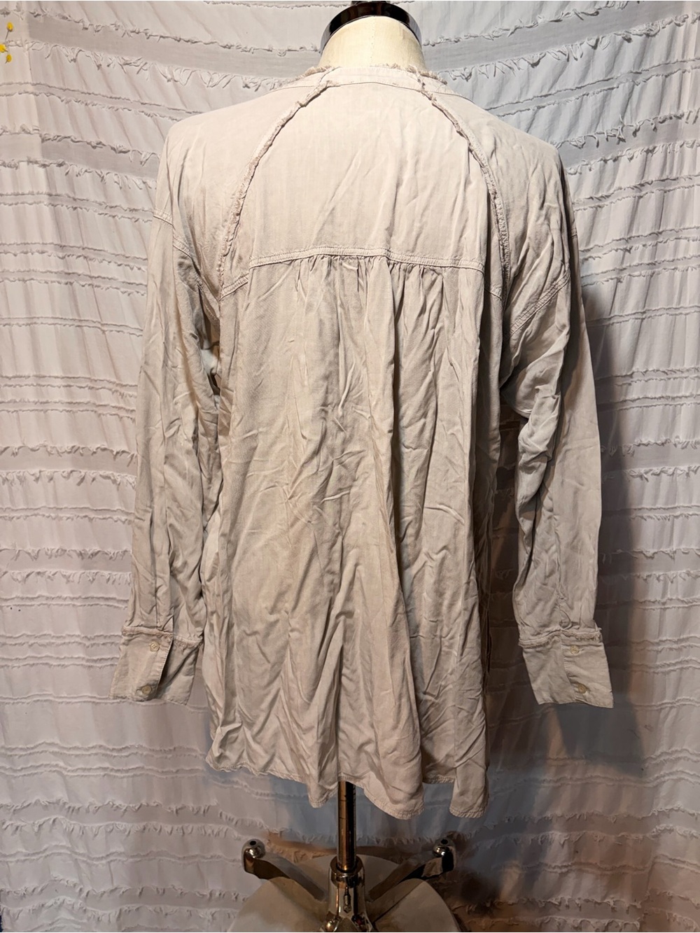 Easel Los Angeles Urma button down tunic top. - Picture 5 of 10